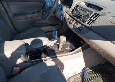 2004 Toyota Camry Le from USA, damaged, VIN 4T1BE32K74U353646